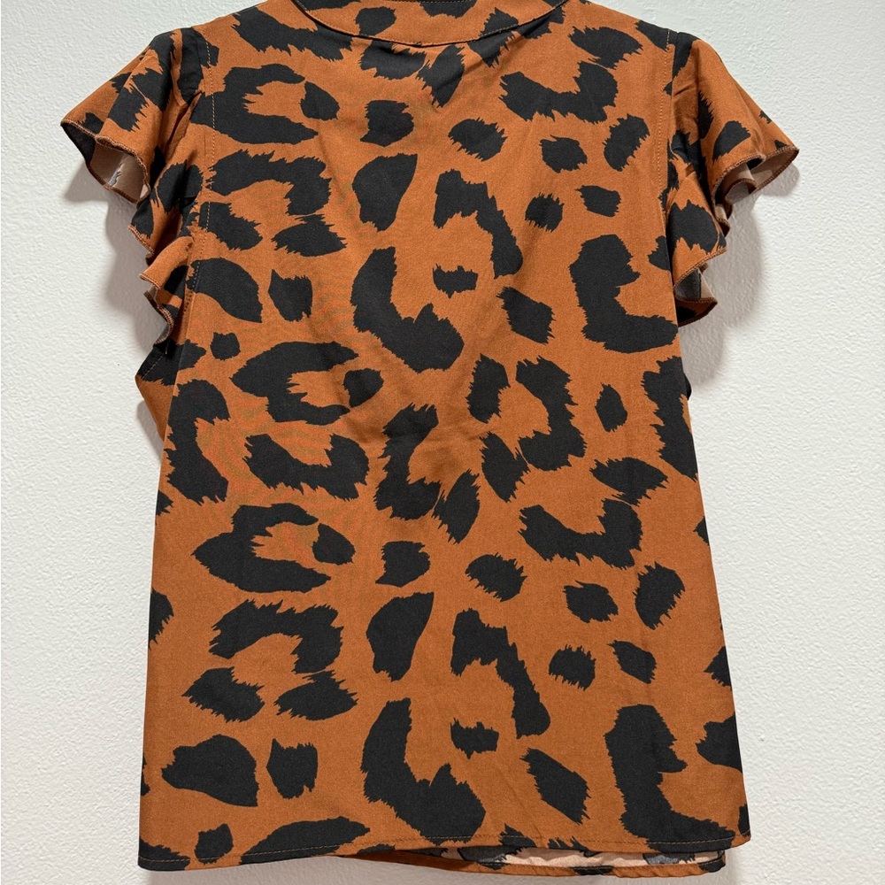 Leopard Print Ruffle Sleeve Top - Picture 3 of 3